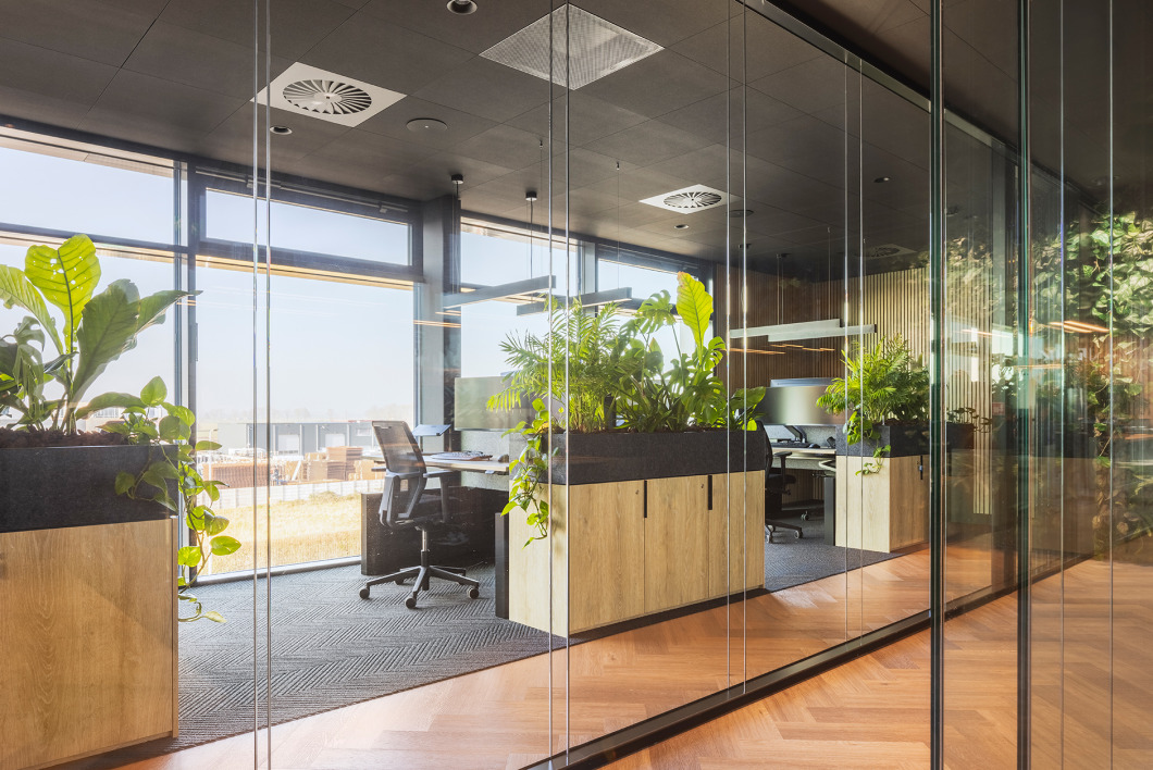 glazen puien, interieur, plantenbak, kantoor